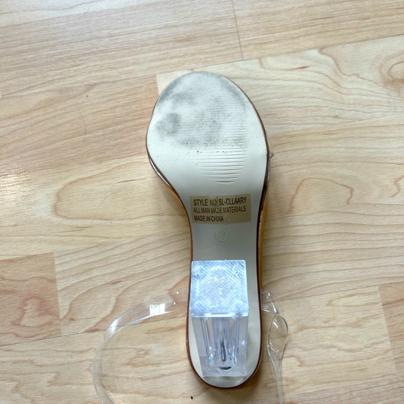 Size 7.5 Gold Acrylic Heels - Picture 5 of 6